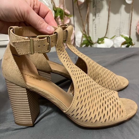 Express tan faux suede block heel - Picture 3 of 6